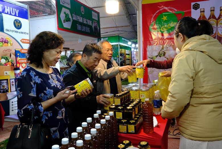 Thông tin Hội chợ thương mại và triển lãm trưng bày sản phẩm trà, tơ lụa, các sản phẩm đặc trưng tỉnh Lâm Đồng