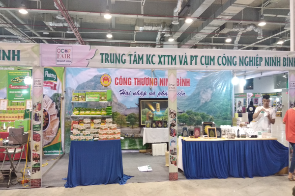 Trung tâm khuyến công Xúc tiến thương mại và phát triển Cụm công nghiệp tham gia gian hàng tại Hội chợ OCOP Quảng Ninh 2020