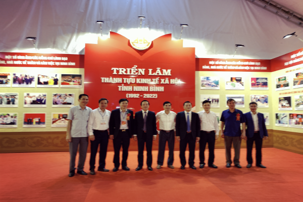 Một số hình ảnh Ông Nguyễn Cao Sơn, TUV, Phó Chủ tịch UBND tỉnh, Trưởng ban Tổ chức Hội chợ thương mại và Triển lãm thành tựu KT-XH tỉnh Ninh Bình năm 2022 thăm các gian hàng