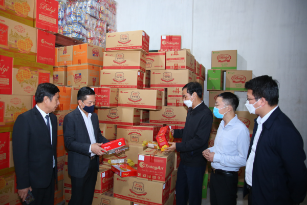 Đoàn Lãnh đạo UBND, Sở Công thương tỉnh Ninh Bình kiểm tra kho hàng của các doanh nghiệp
