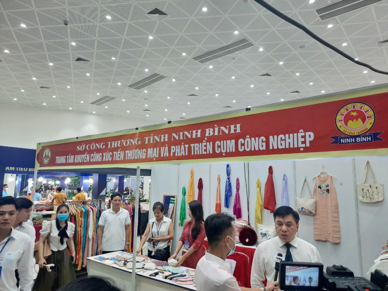 Trung tâm khuyến công Xúc tiến thương mại và phát triển cụm công nghiệp Ninh Bình tham gia Hội chợ Quốc tế Thương mại, Du lịch và Đầu tư Hành lang kinh tế Đông Tây - Đà Nẵng 2022
