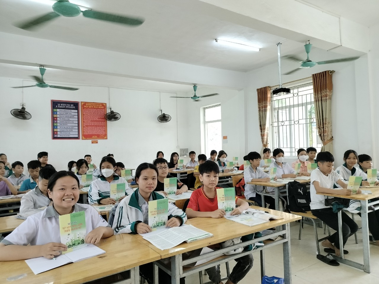 Hoạt động Tuyên truyền sổ tay tiết kiệm năng lượng trong trường học trên địa bàn tỉnh Ninh Bình
