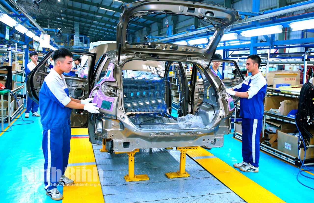 Sôi nổi khí thế thi đua lao động sản xuất chào mừng Đại hội